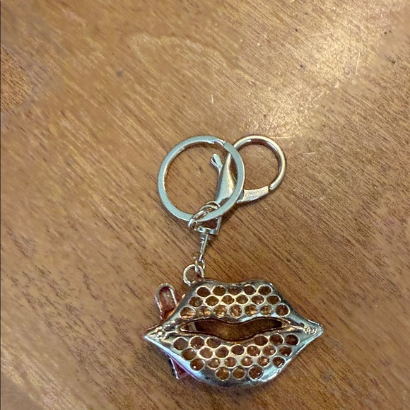 Pink rhinestone lips with lipstick bag charm - Picture 3 of 3